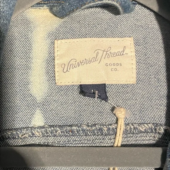 Tie dye bleached chic jean jacket with embroidered flower sleeves - Picture 4 of 4